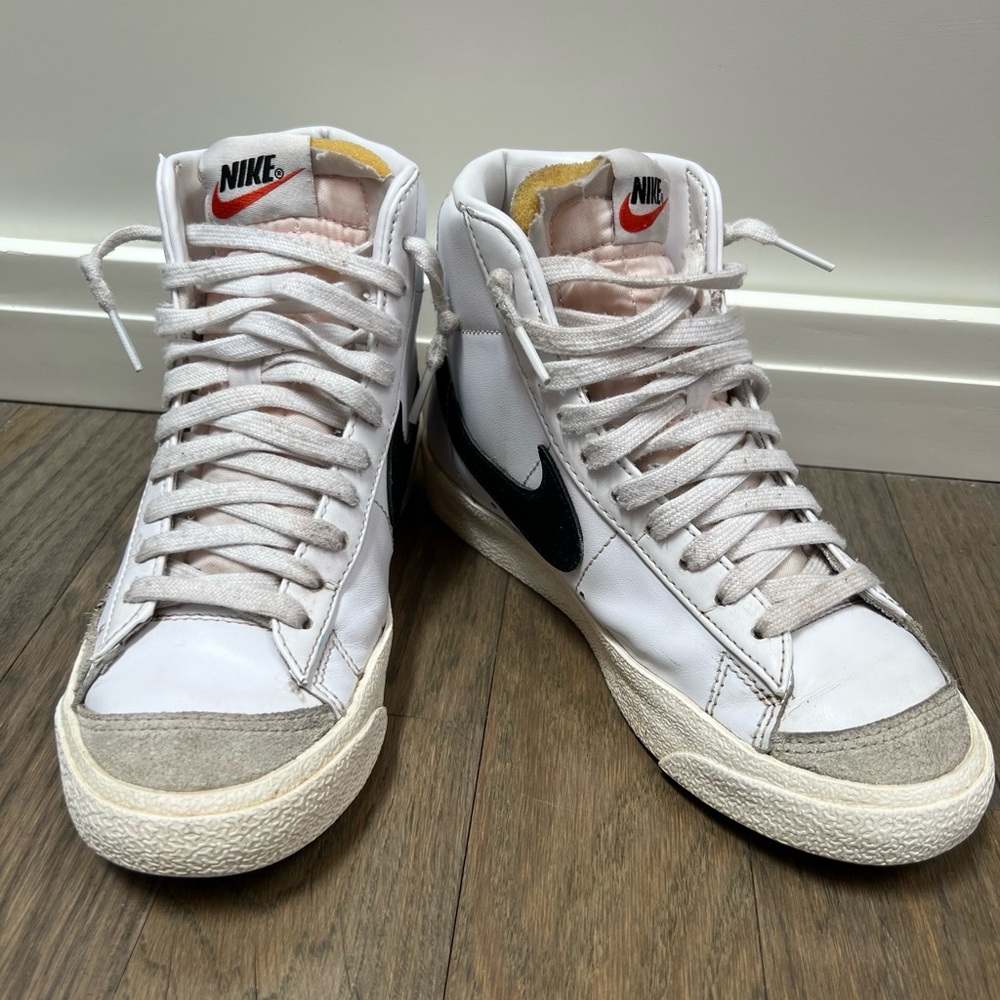 Nike Blazer women’s mid white black